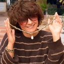 Długi pozłacany naszyjnik z hematytami i barokową perłą. COSTA BRAVA