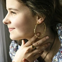 Pozłacany wisiorek z zawieszką trójzębem z cyrkoniami. CODZIENNE RYTUAŁY