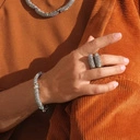 Posrebrzana nausznica bogato wysadzana kryształami. ZASKOCZ SIEBIE