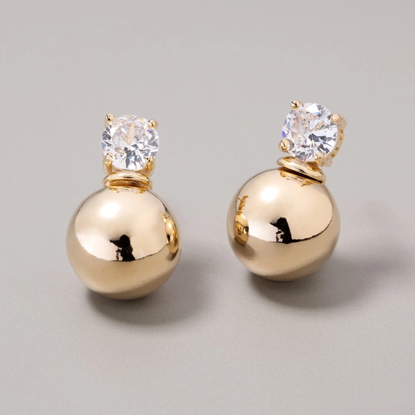 Pozłacane kolczyki w fomie kulki z ozdobnym cyrkonią. LUSTRO ŚWIATŁA