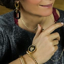 Bransoletka na łańcuszku z okrągłą czarną zawieszką. MOTYW SERCA