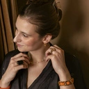 Drobne kolczyki wiszące z pozłacanymi ogniwami. OBWARZANKI