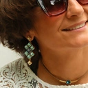 Pozłacane kolczyki wiszące z kryształami w formie rombów. ZACHÓD W PORCIE JAFFA