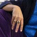 Duży złocony pierścionek z niebieskim kryształem. NIEBIESKIE OCZY