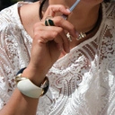 Sztywny naszyjnik z dwiema głowami żyraf z cyrkoniami. LUSTRZANE ODBICIE