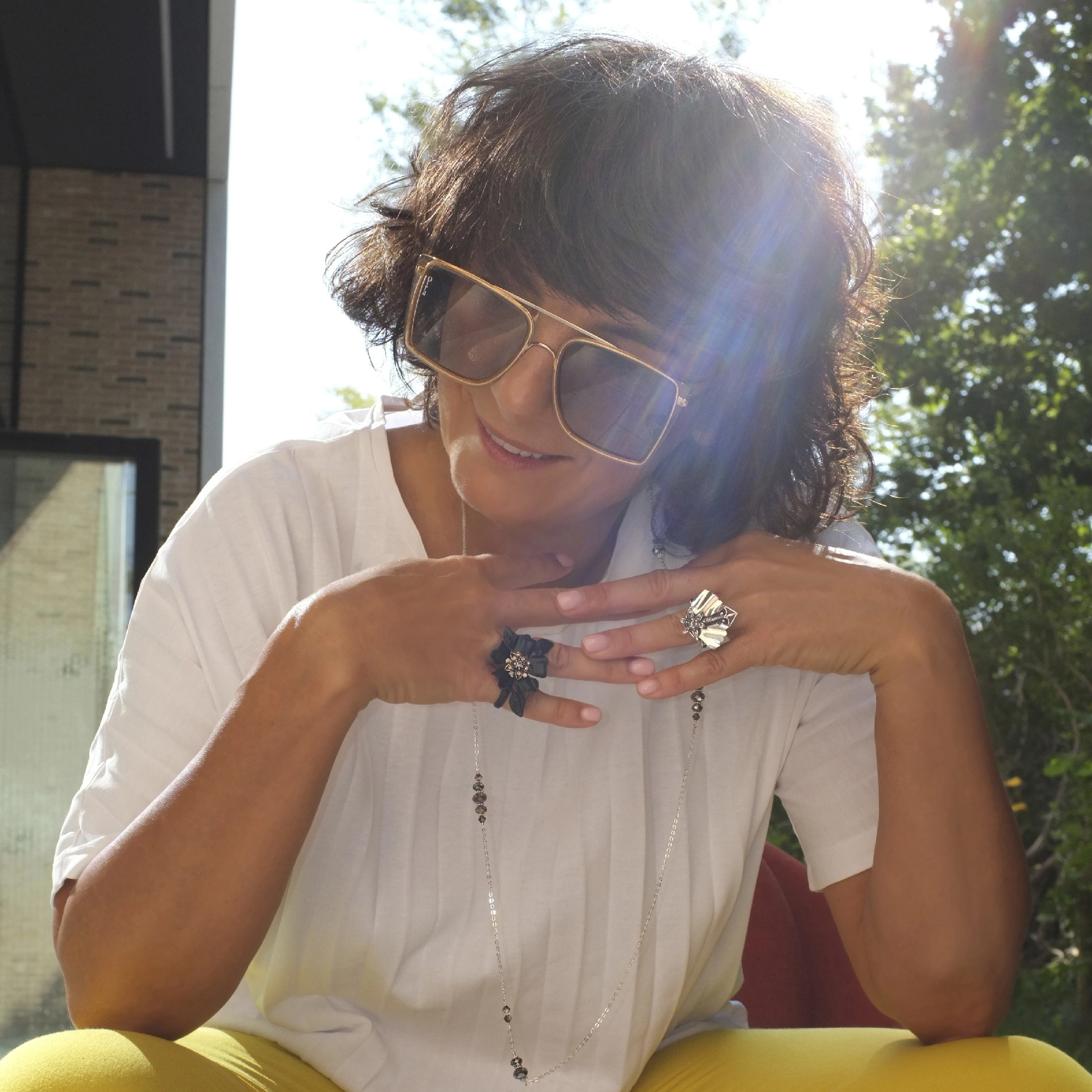 Długi naszyjnik na srebrnym łańcuszku z kryształkami. POWIEW WIATRU