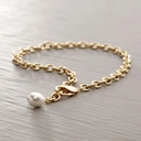 Pozłacany naszyjnik łańcuch zakończony okazałą perłą. ZAPAMIĘTASZ