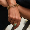 Pozłacana bransoletka z ogniw z ozdobnym zapięciem. FOLIGNO