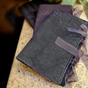 Tweedowe etui na biżuterię z motywem pepitki. CENIĘ SPOKÓJ