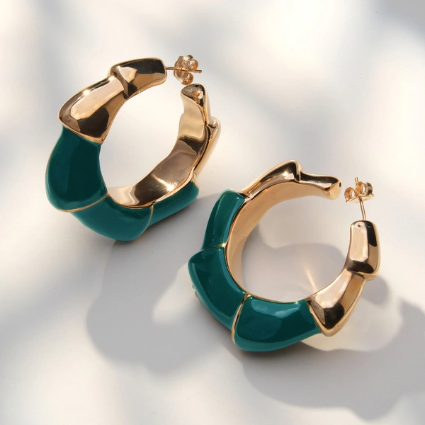 Złocone kolczyki a la odwłok krewetki z błękitną emalią. MORSKIE DELICJE