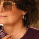 Pozłacane kolczyki półkola i patyczki z kryształkami. BALETNICE