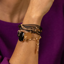 MADONNA NEGRA. Pulsera negra de cuero 