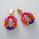 Pozłacane owalne kolczyki z kolorowymi akcentami. OWOCE Z TROPIKÓW