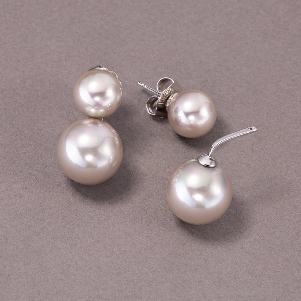 Kolczyki ze szklanymi perłami Majorka w kolorze srebra. ALBO TAK ALBO TAK