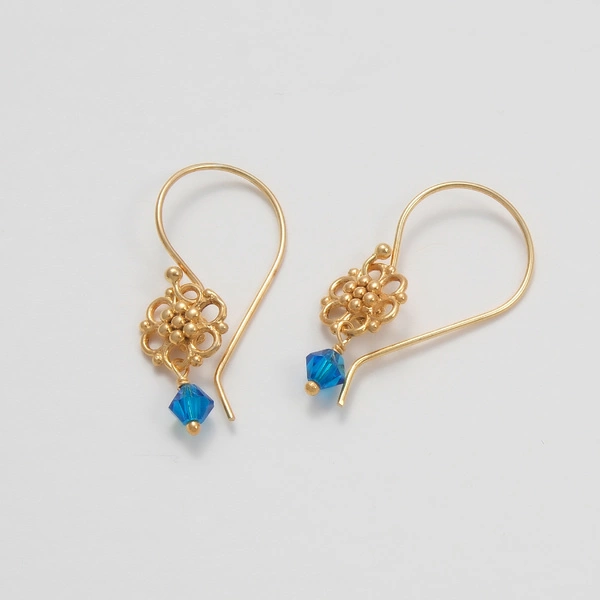 Drobne wiszące ażurowe kolczyki z kryształkiem. MOJA DROGA