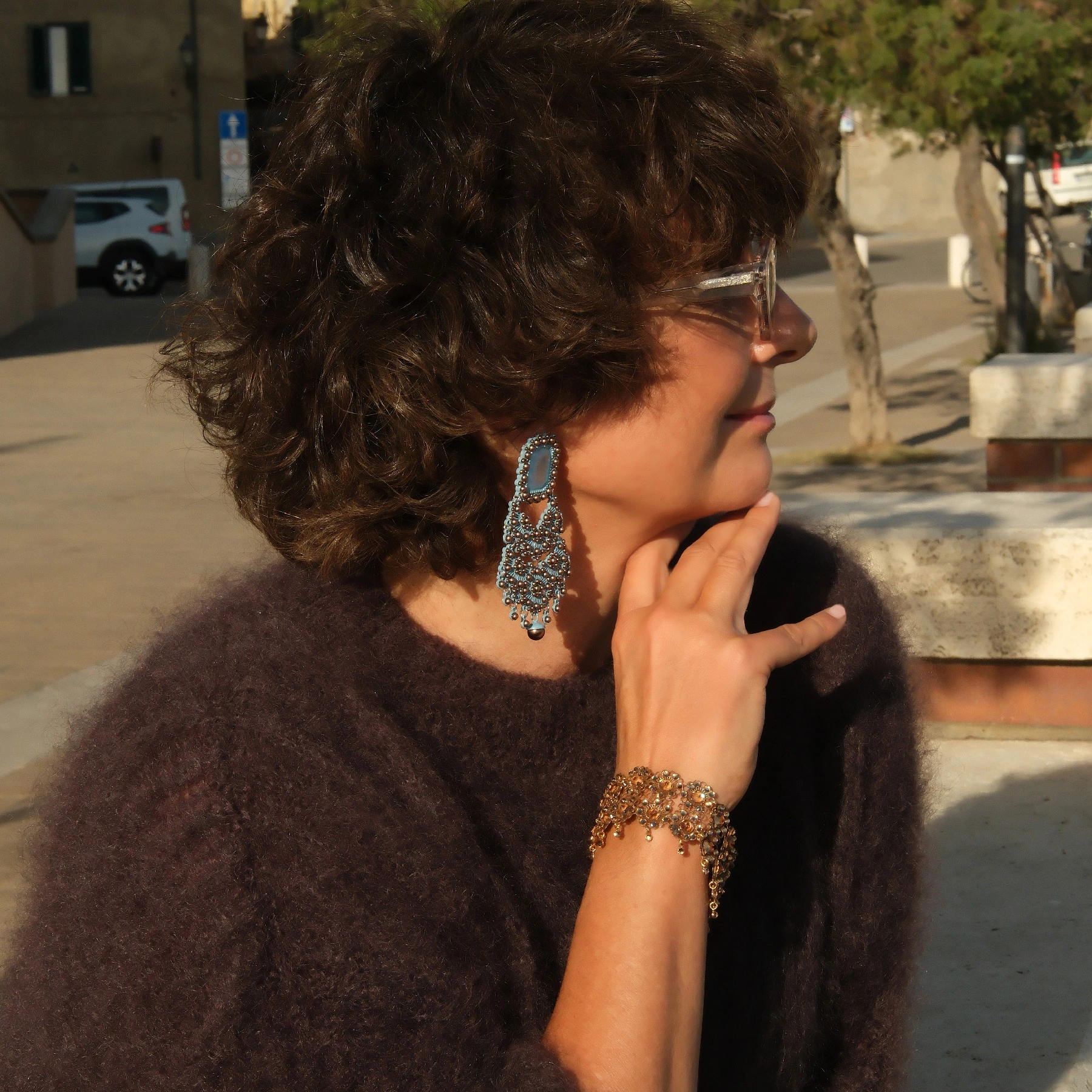 Złocone kolczyki z błękinym matowym kryształem. WENECKA MGIEŁKA