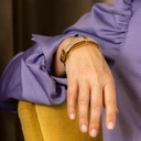 Sztywna pozłacana bransoletka w kształcie ośmiokąta. MIĘDZY SŁOWAMI