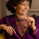 Sztywna złota bransoletka zdobiona czarnym sercem. MOJA MIŁOŚĆ