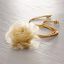 Regulowany zloty choker na tasiemce z różą z organzy. NA WIECZÓR