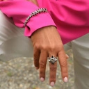 Posrebrzany pierścionek w formie kwiatu z kryształami. GWIEZDNY KWIAT