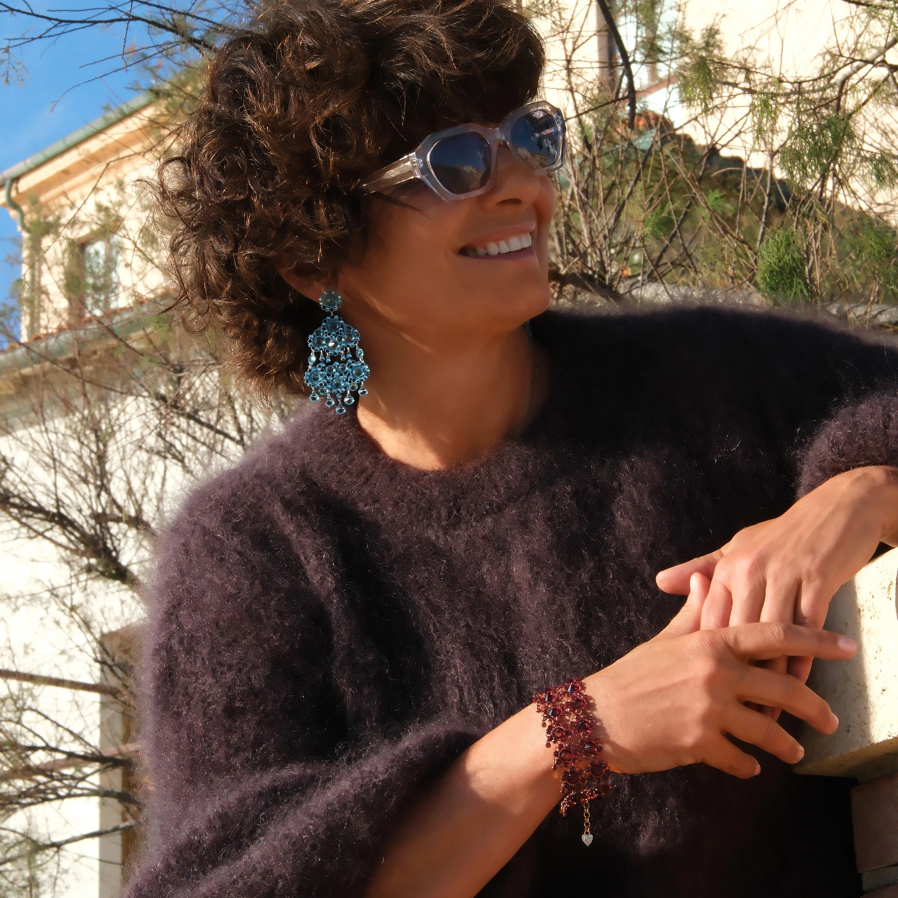 Złocona bransoletka z kwiatami w odcieniu cabernet. PIEŚŃ GONDOLIERÓW