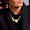 Złocony naszyjnik z rzędem pereł bawełnianych i liśćmi. ŚWIATŁA RIWIERY