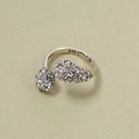 Otwarty srebrzony pierścionek z kryształowymi łezkami. DO ŁEZKI ŁEZKA