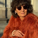 Pozłacane kolczyki sztyfty z ogniw z kryształkami. BONS DESEJOS