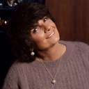 Złocony naszyjnik ze szklaną perłą w delikatnym różu. MORSKIE MARZENIA