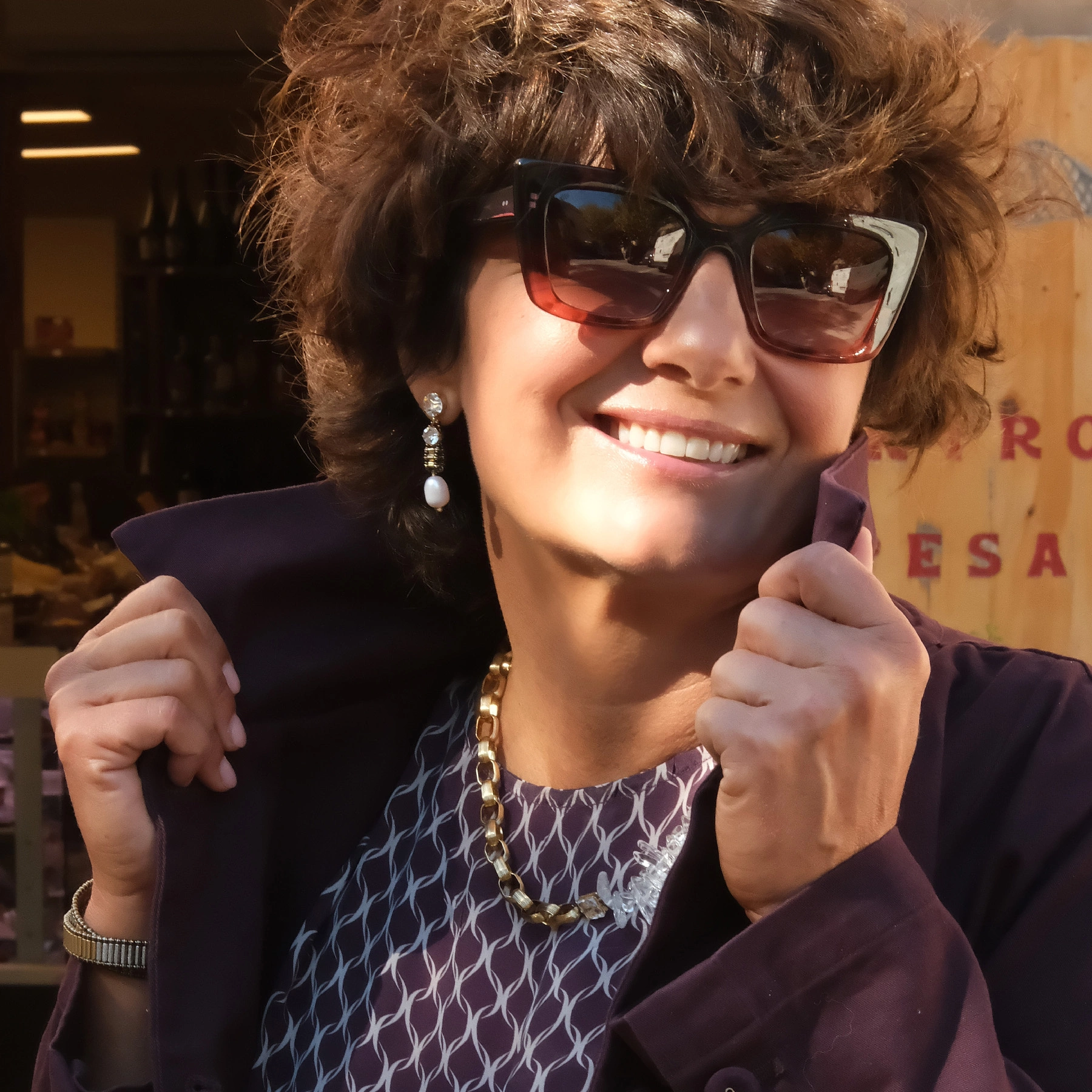 Naszyjnik ze złoconych ogniw i przezroczystych kryształów. SATURDAY NIGHT FEVER