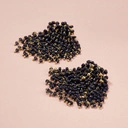 Złocone kolczyki wiszące z jagodowymi koralikami. CZARNE JAGODY