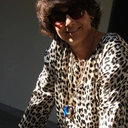 Pozłacane kolczyki koła emaliowane na granatowo. EMMA