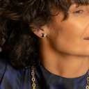 MOSCAS CON GRANATE. Pendientes tachuelas