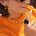 Pozłacany pierścionek z okazałym czarnym kryształem. MIDAS