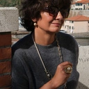 Otwarty złocony pierścień z ażurowym dekorem z perłą. MAM CIĘ