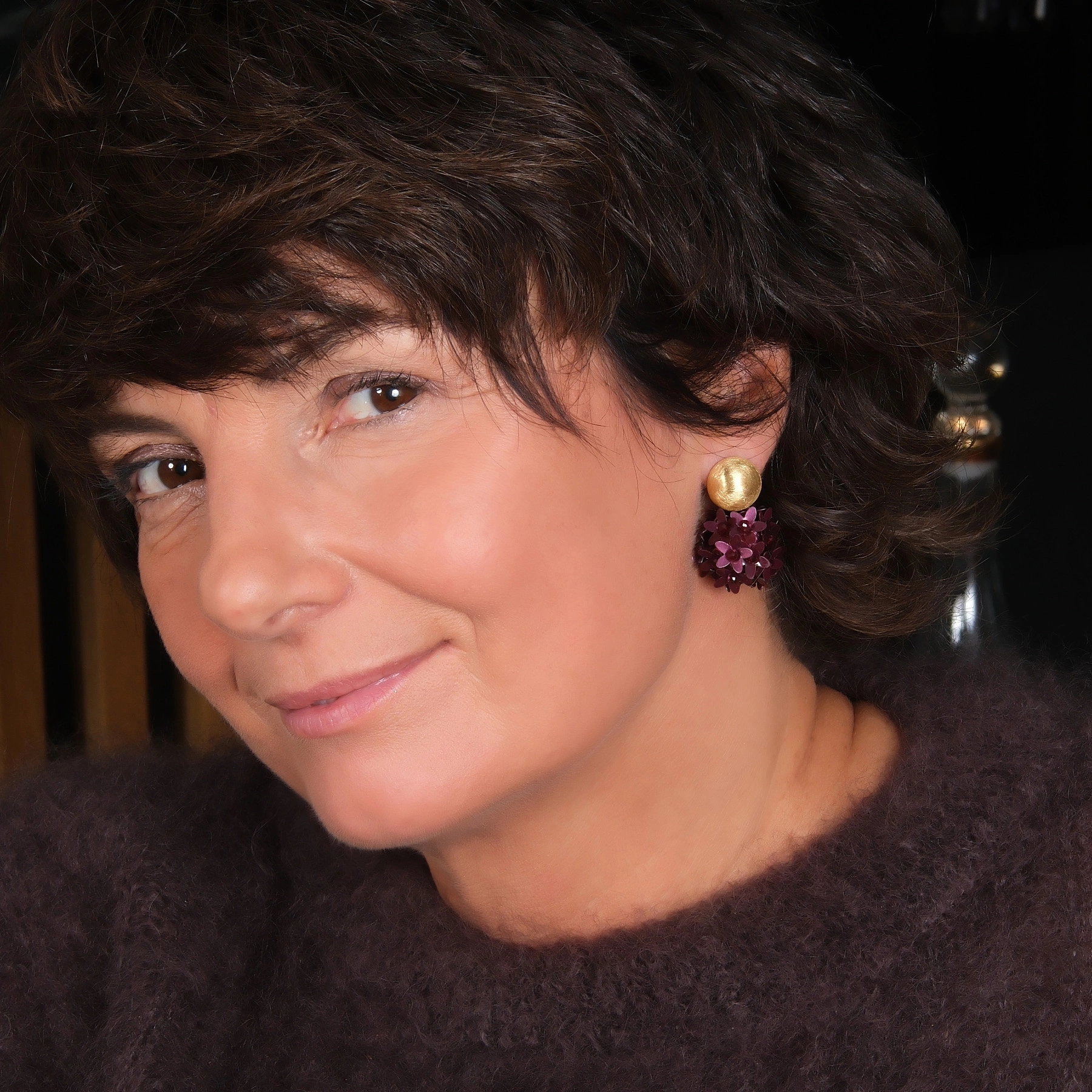 Wiszące kolczyki kule z burgundowymi kwiatkami. ŁYK NAMIĘTNOŚCI