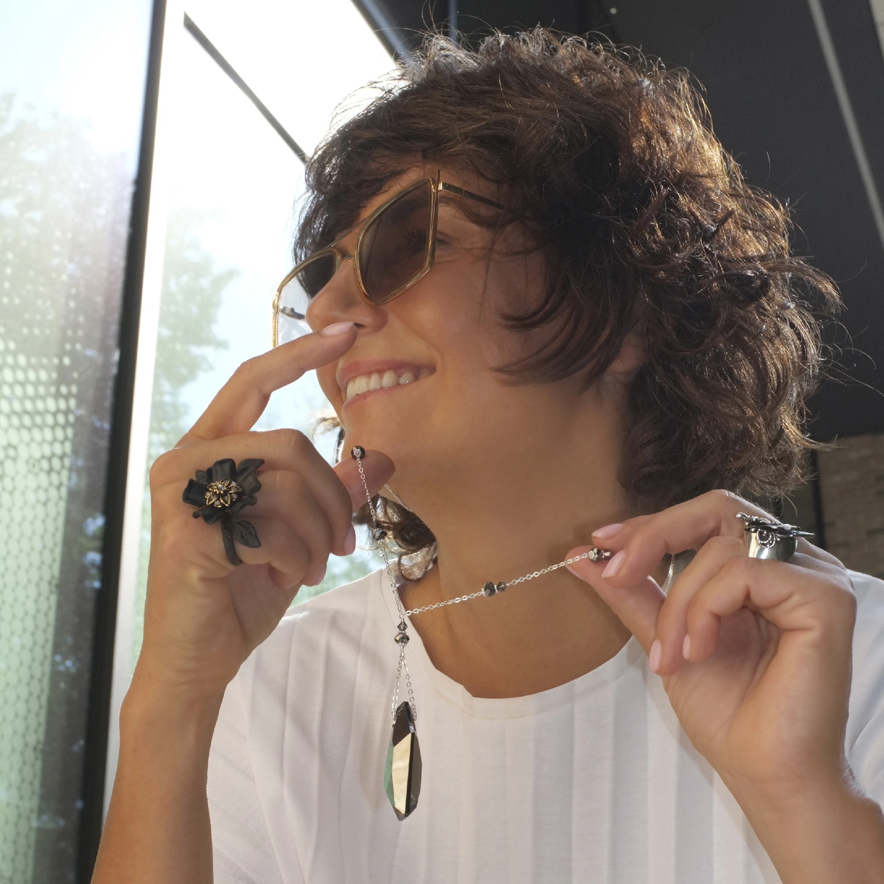 Srebrny naszyjnik z cienkiego łańcuszka z kryształkami. STYL KOPENHAGI