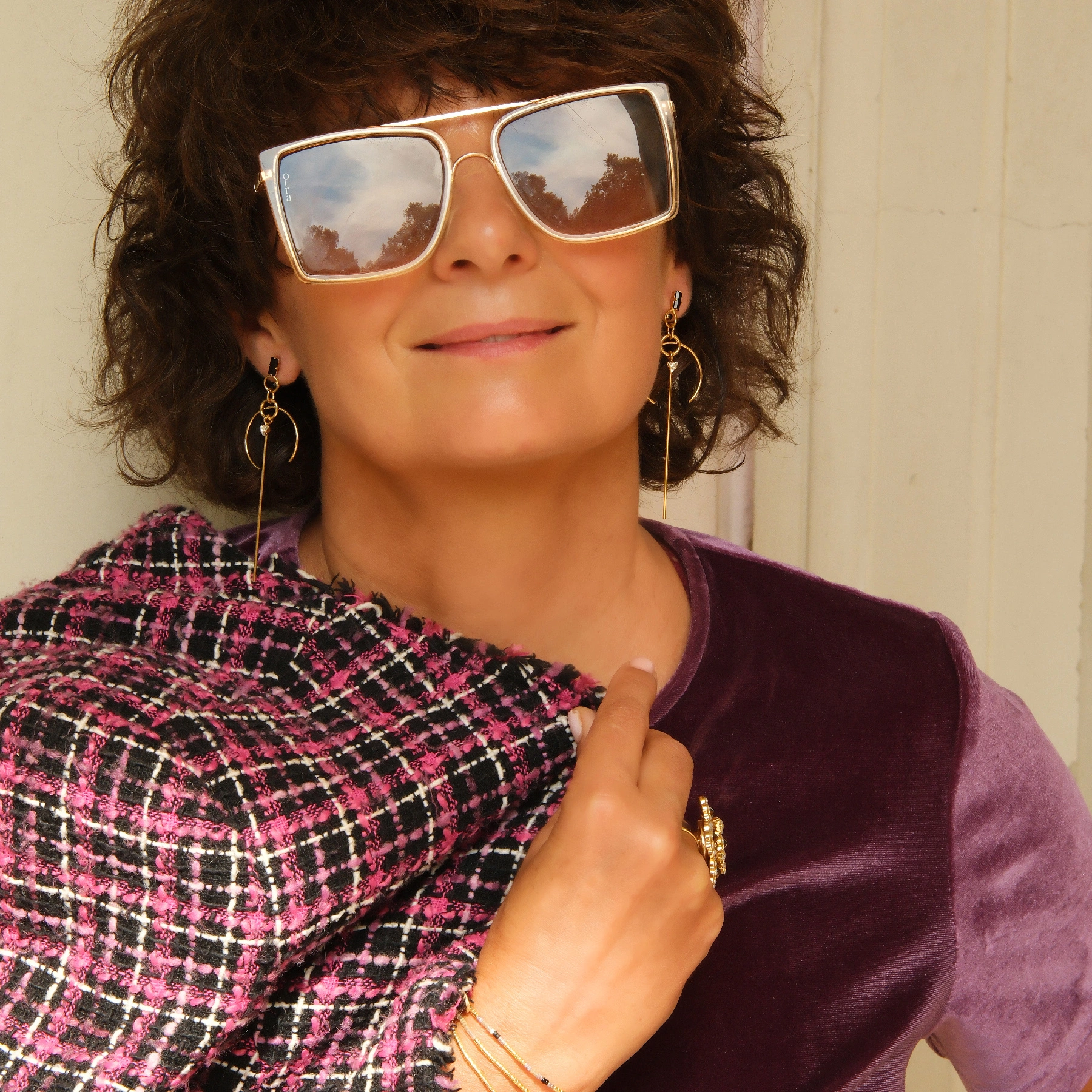 Złocony pierścionek z kwiatami z perłami i kryształkami. JEDEN ZA WSZYSTKIE