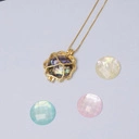 Złocony wisiorek z koniczyną i 4 wymiennymi muszelkami. CZTERY KOLORY W TALII