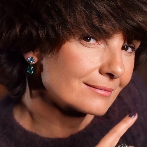 Niebieskie kolczyki wiszące, krótkie z kryształową łezką. SUMMER