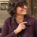 Sztywna złocona bransoletka z perłą słodkowodną. KANON PIĘKNA