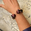 Złocona bransoletka z panterami w kolorze cabernet. SERENA