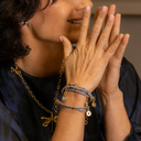 MOSCAS CON GRANATE. Pendientes tachuelas