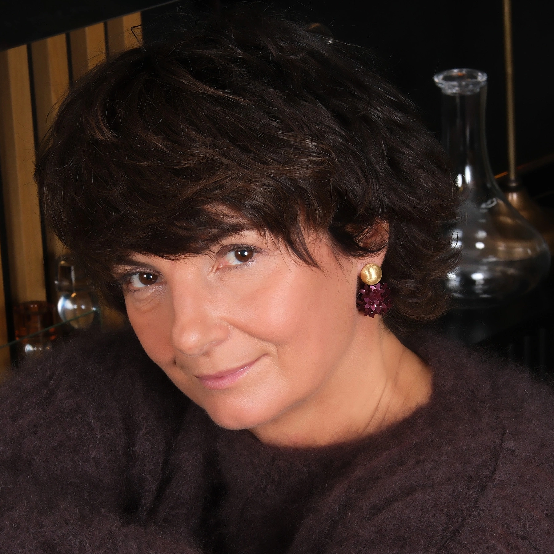 Wiszące kolczyki kule z burgundowymi kwiatkami. ŁYK NAMIĘTNOŚCI