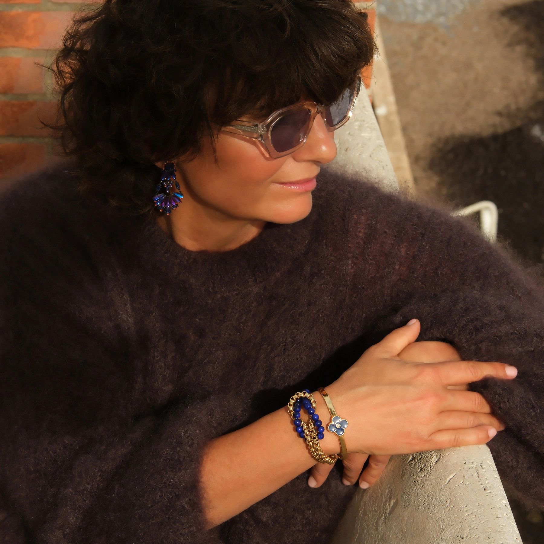 Bransoletka z kobaltowych koralików i łańcuszka. AZUL COBALTO