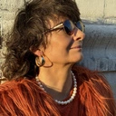 Krótki naszyjnik z dużych pereł w ciepłym odcieniu. W STYLU LAT 20-TYCH