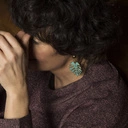 Kolczyki wiszące z turkusowym liściem monstery. ODROBINA EGZOTYKI