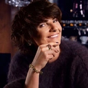 Złocony pierścionek z jadeitami, koralikami i kryształkami. TUTTI FRUTTI