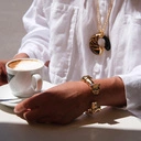 Sztywna otwarta bransoletka z dwiema głowami panter. PIĘKNO I BESTIA