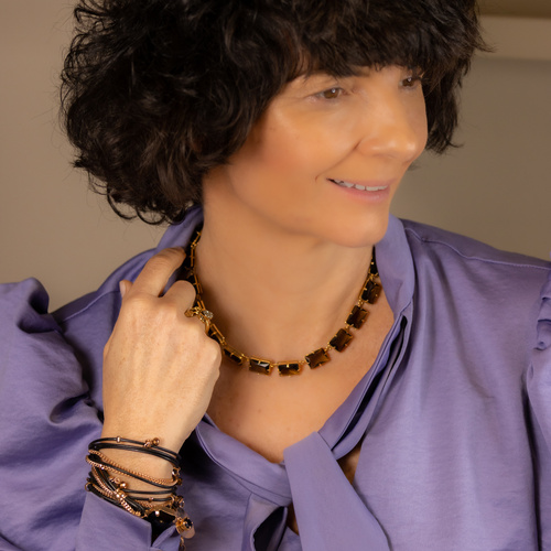 MADONNA NEGRA. Pulsera negra de cuero 